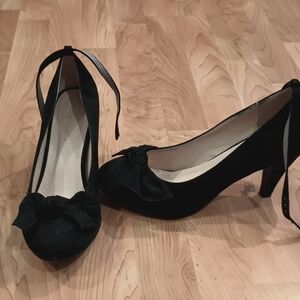 Chase + Chloe Elegant Black Heels with Bow